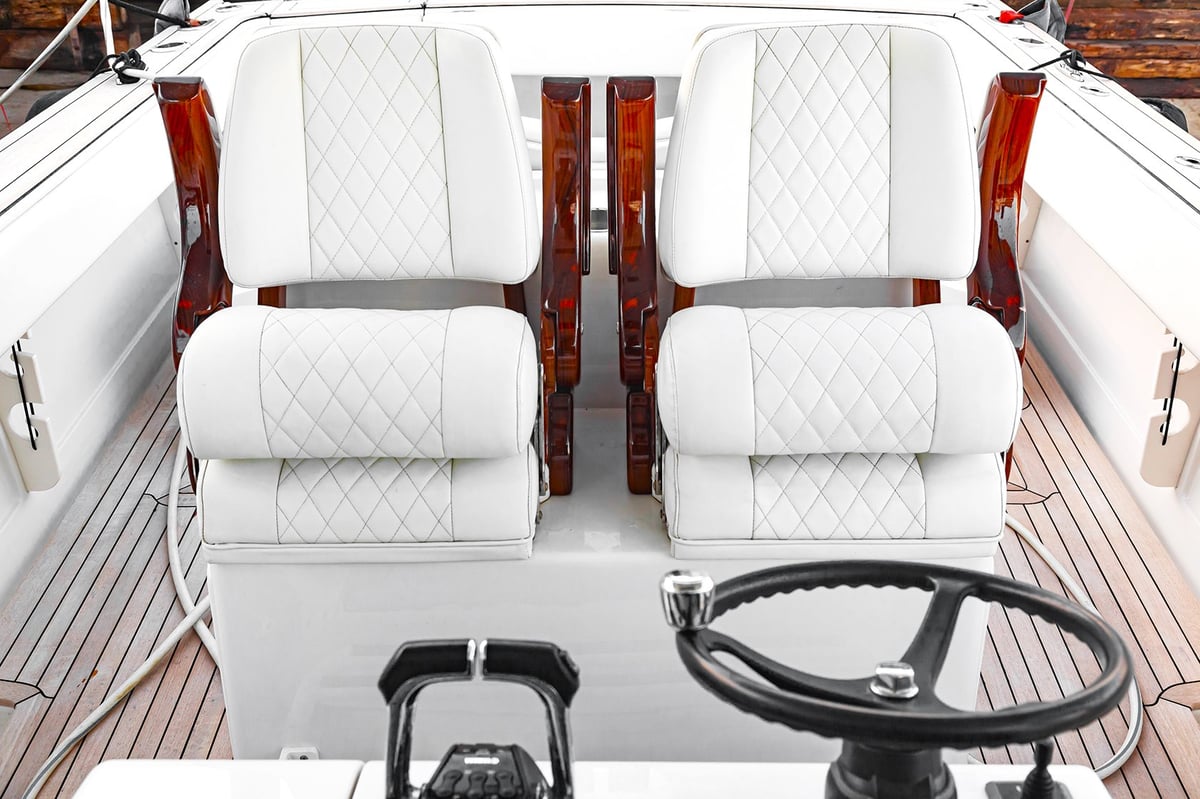 luxury-motorboat-control-cabin-with-white-leather-seats-steering-wheel-gear-lever